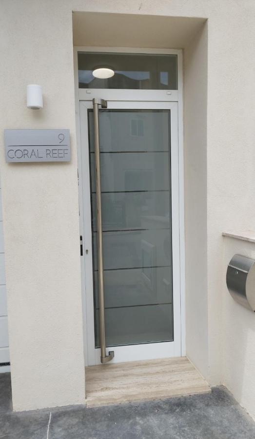 Coral Reef Apartments San Pawl il-Baħar Eksteriør billede